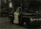 MI ABUELA JUNTO A LA PICKUP.jpg